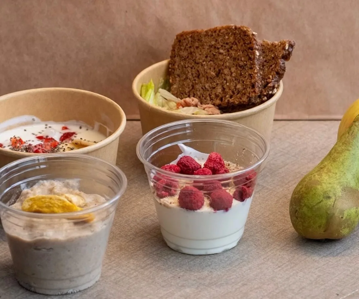 Raňajky Caesar — ovsená kaša a chia puding s ovocím